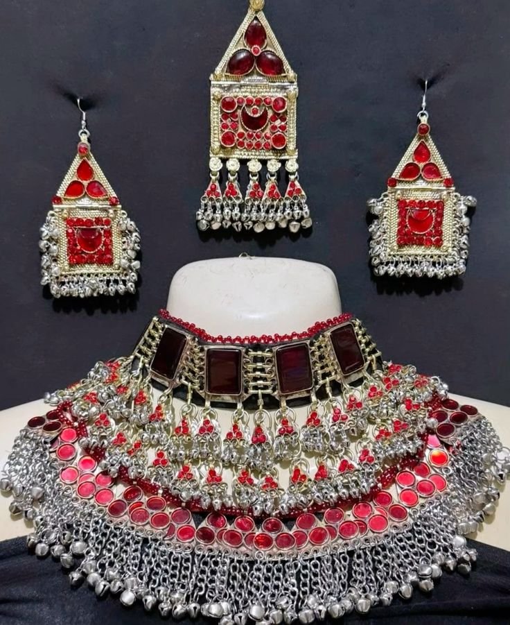 Rode Edelstenen Set Traditioneel